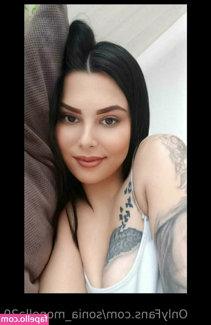 sonia_monella20 [ sonia-monella20 ] - This naughty asshole likes candy canes ;) #tistheseason #4anal
