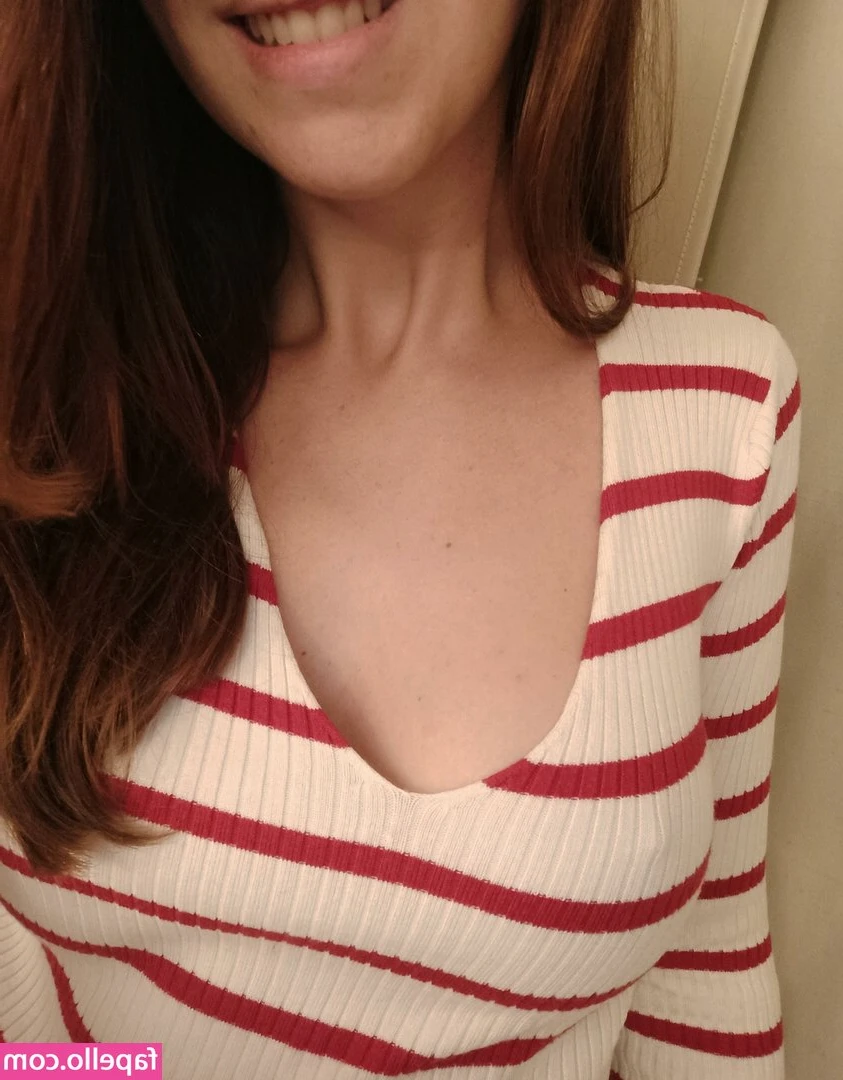 Delicioux Helen [ delicioux-helen ] - 6 hours left to vote for me in the apclips valentine's day contest,