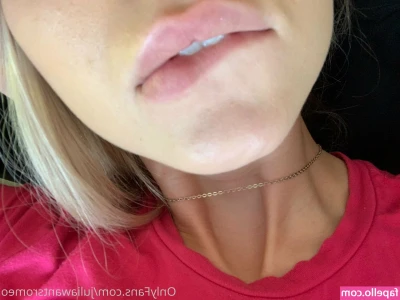 julianawantsromeo - I have no panties on today !!! 💋😘 Want to check it out ???