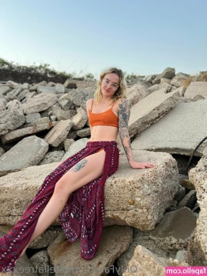 stellafreexxx - What’s your favorite part of this pic? 💜
