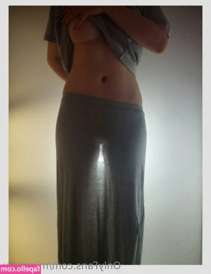 miamyau - Need someone to come help me celebrate hump day any takers?