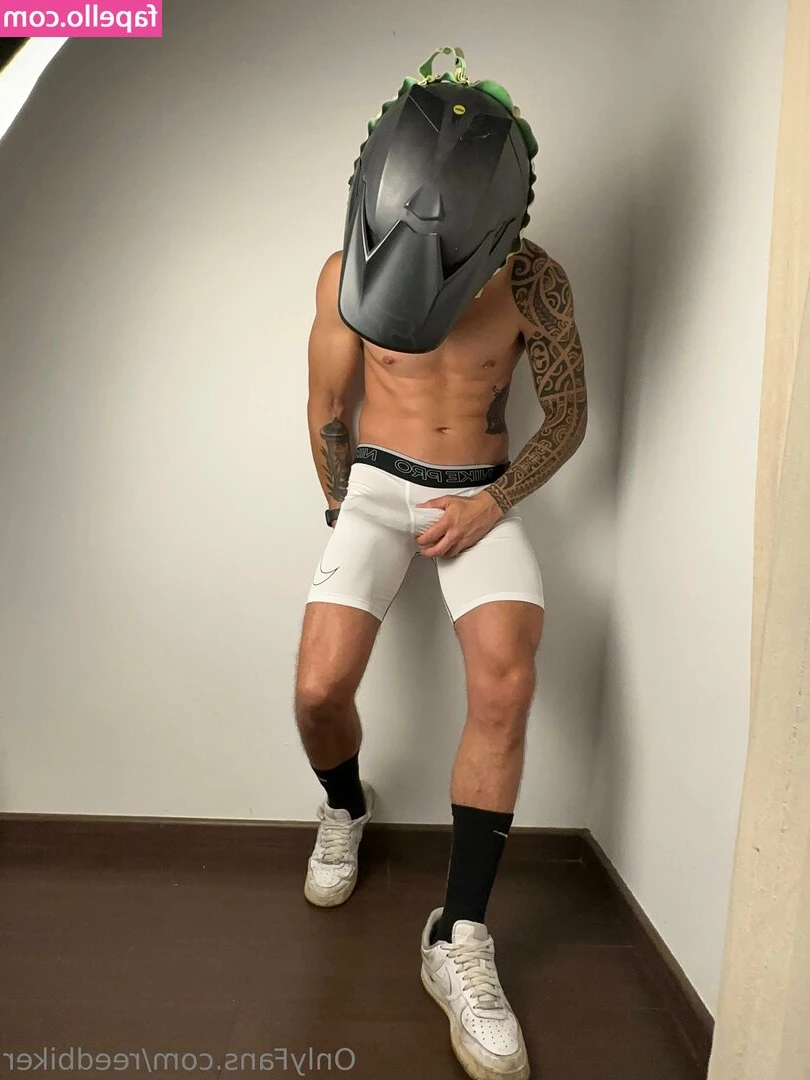 reedbiker - Stuffing my pretty little hole air right 🥺