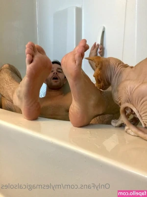 mylesmagicalsoles - Stream started at 09/09/2022 01:04 am  FREE LIVE CUMSHOW!!!  Testing