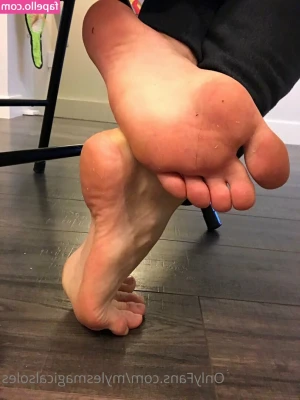 mylesmagicalsoles - Tip me 10$ under this post for undress me full nude and receive the
