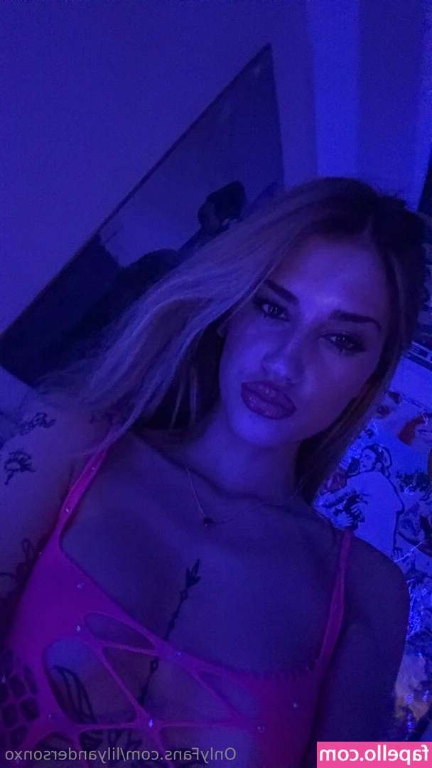 lilyandersonxo [ lilyandersonxo-1 ] - I wish I was there with you helping you relax