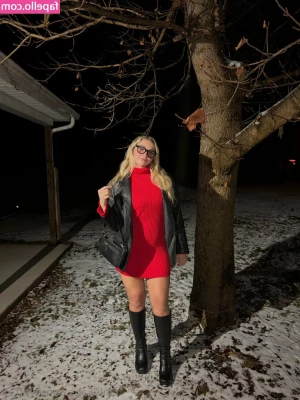 wettea - Wanna lick her? 🥺