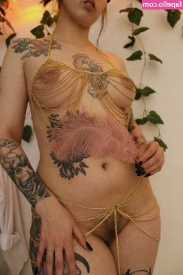 cadaverous - Ouch, I've caught something🐛 in my net ... 🤭 She.