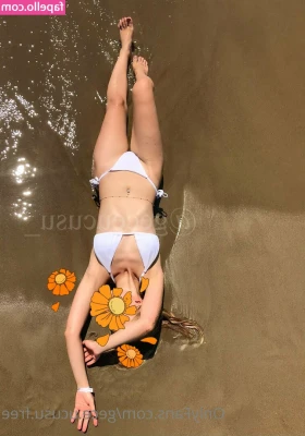 hotwifegecefree - motorboat my titties please 🙏