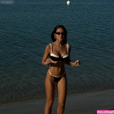Zoe Liss [ zoe-liss ] - Mmmm can you imagine how this tight gripping pussy feels