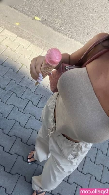 Zoe Liss [ zoe-liss ] - It s almost Friday   here s some booty shaking for your weekend