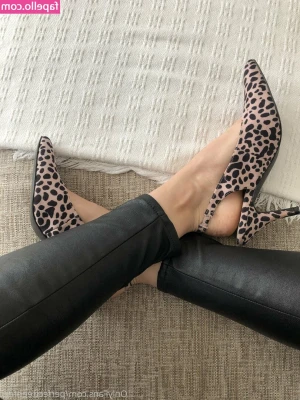 perfectteenfeet - thick thighs and phat pussy 🐱