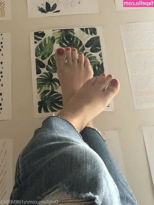 u108587063 - I need a foot rub asap