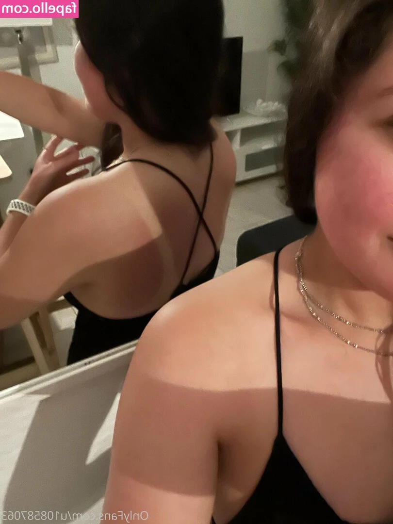 u108587063 - Always playing around but you like that 😏🖤