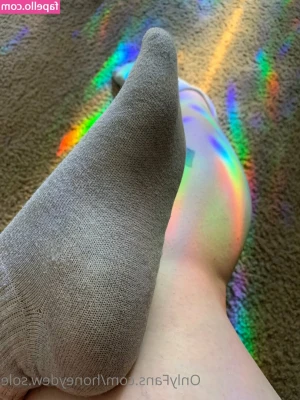 honeydew.sole [ honeydew-sole ] - 💖💕 @nolajean_x grabbing my booty 🥵