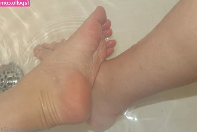 barefoot_babe02 [ barefoot-babe02 ] - Daddy???