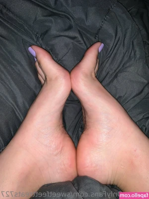 sweetfeettreats727 - On your knee