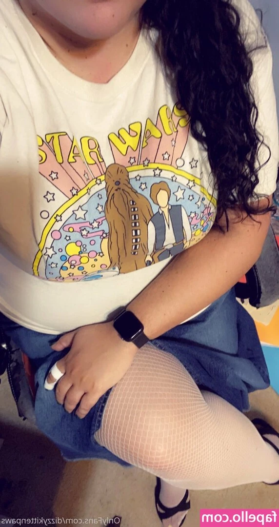 dizzykittenpaws - Being naughty in a lingerie store fitting room 💦