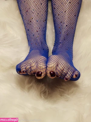 harleyandivysfeet - (Brutal Fag abuse) Stop screaming, faggot.