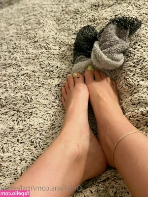 msfeetsie - Don't mind me, I just loooove shaking my ass💕