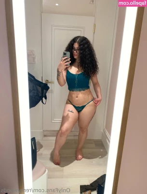remywoods - Hahaha It almost fits 😂😂😭😭