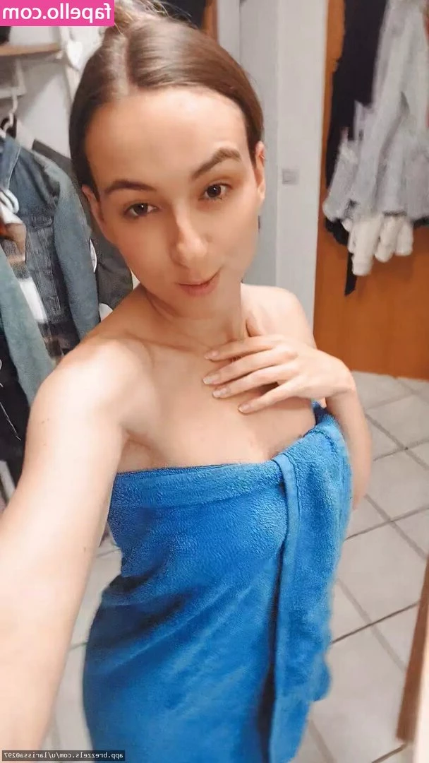 Larissa0297 - Fuck I’m so wet, clean my fingers for meee ;)