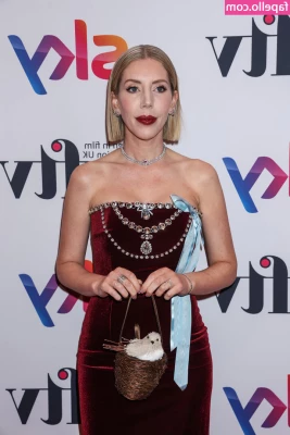 Katherine Ryan [ katherine-ryan ] - C.hoke on My smoke 💨