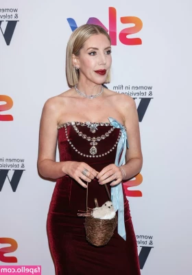 Katherine Ryan [ katherine-ryan ] - Feeling like I don t hear from a lot of you on here    Would love to