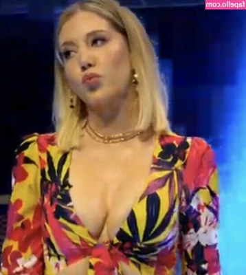 Katherine Ryan [ katherine-ryan ] - Got a 16 minute video nearly edited. Taking a break to eat and work