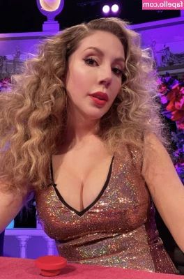 Katherine Ryan [ katherine-ryan ] - Before stuffing vs after stuffing and all the food I crammed in there