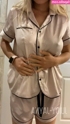 juicy-jayna [ juicy-jayna-1 ] - Vuole entrare questo grosso cazzo😈