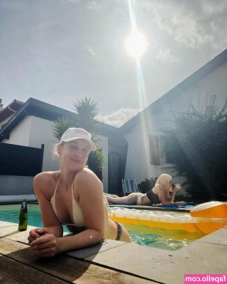 Eefje Depoortere [ eefje-depoortere ] - Hey guys  if you want a custom show  video or my things  such as