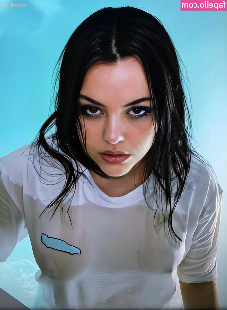 Mia Hunold [ mia-hunold ] - I m booored  who wanna play