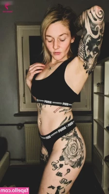 Little Princess Hedi [ little-princess-hedi ] - Someone come lick this up for me