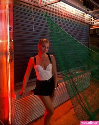 Valentina Pahde [ valentina-pahde ] - I'll take some pictures for you <3