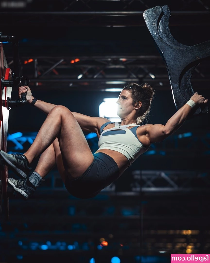Stefanie Drach [ stefanie-drach ] - Do I look sexy on gym pants? 🫣