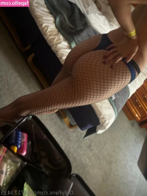 emily_marionxoxo [ emily-marionxoxo-1 ] - check the last message i sent in the dm baby😈