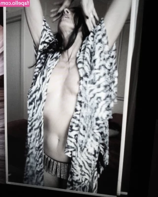 Ginevra Paolini [ ginevra-paolini ] - Come here I have something to show you in the closet