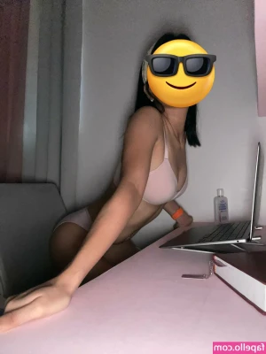 Pat Patpat_tricia [ pat-patpat-tricia ] - Can you take this off for me? ❤️🌹🤭