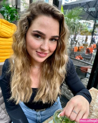 Tina Rühl [ tina-rhl ] - Hi every ones hows your day going on this lockdown I know I am