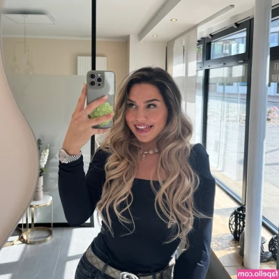 Tina Rühl [ tina-rhl ] - Is this outfit ok for our first date? hehe 😋
