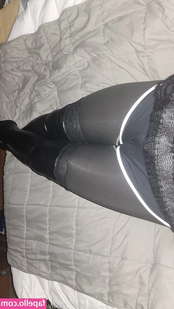 ValeriumE - Doing $5 dick rates all day long today 😘 Happy Friday babes from