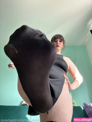 mintosylveon [ mintosylveon-1 ] - Post workout rubbing my hard cock while you’re at my feet in the