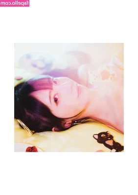 Mia Nanasawa [ mia-nanasawa ] - Insert a dildo into her anus and move her hips violently.