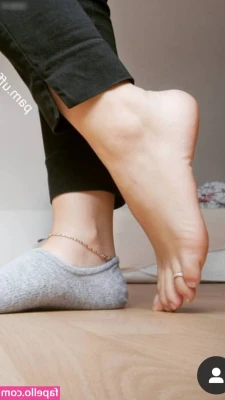 Feet of Penny [ feet-of-penny ] - You tell me where to sit.. 🤤