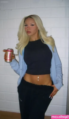 Shirin David [ shirin-david ] - OMG I was a cutie baby stripper back in 2015! Got a guess how old I