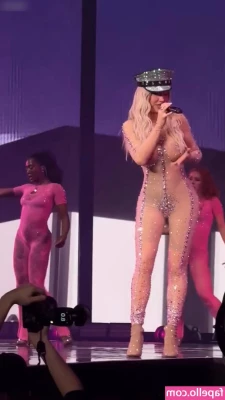 Shirin David [ shirin-david ] - Got my cheeks out at sunset