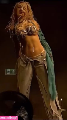 Shirin David [ shirin-david ] - 🦶🏻🙀🦶🏻 6 pics