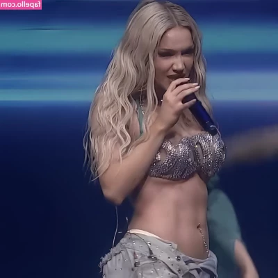 Shirin David [ shirin-david ] - Not wet yet Singing in the shower..
