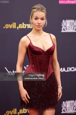Shirin David [ shirin-david ] - & it wouldn’t be Valentine’s Day for me without the