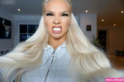 Shirin David [ shirin-david ] - Lotioning my ass 💦🍑 Ngl.. this made me super horny 🥵 rubbing